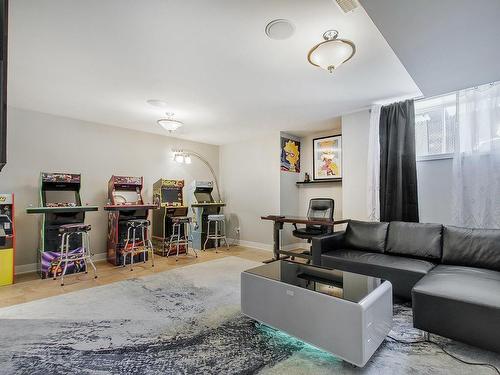 Salle familiale - 7 Rue De L'Andalou, Blainville, QC - Indoor Photo Showing Living Room