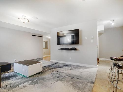 Salle familiale - 7 Rue De L'Andalou, Blainville, QC - Indoor Photo Showing Living Room