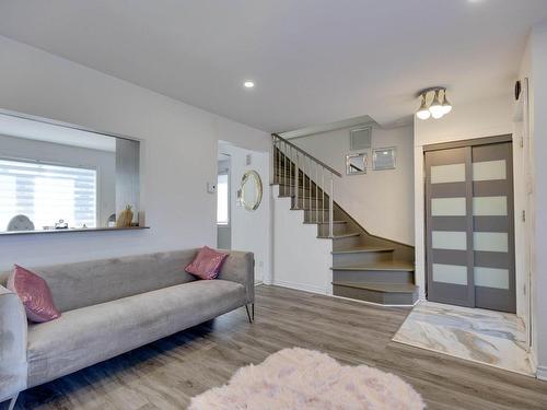 Salon - 6845 Rue Galarneau, Laval (Sainte-Rose), QC - Indoor Photo Showing Living Room