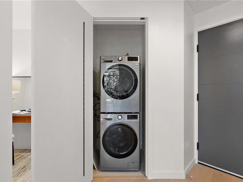 312-2000 Hannington Rd, Langford, BC - Indoor Photo Showing Laundry Room