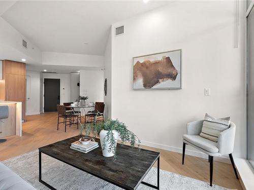 312-2000 Hannington Rd, Langford, BC - Indoor Photo Showing Living Room