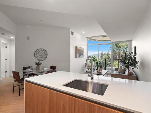 312-2000 Hannington Rd, Langford, BC - Indoor Photo Showing Kitchen