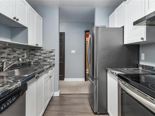 315-585 Dogwood St, Campbell River, BC - Indoor Photo Showing Kitchen