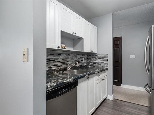 315-585 Dogwood St, Campbell River, BC - Indoor Photo Showing Kitchen