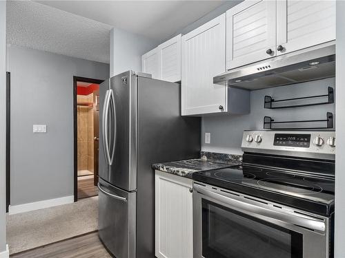 315-585 Dogwood St, Campbell River, BC - Indoor Photo Showing Kitchen