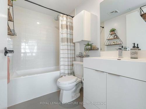 2204-20 Thomas Riley Rd, Toronto, ON - Indoor Photo Showing Bathroom