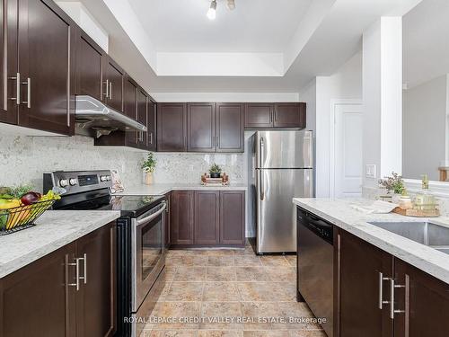 12-7 Lakelawn Rd, Grimsby, ON - Indoor Photo Showing Kitchen With Upgraded Kitchen