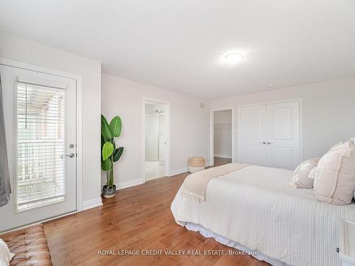 12-7 Lakelawn Rd, Grimsby, ON - Indoor Photo Showing Bedroom