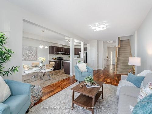 12-7 Lakelawn Rd, Grimsby, ON - Indoor Photo Showing Living Room