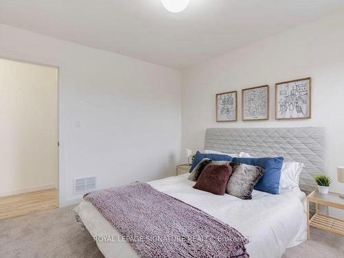 40 Fullerton Ave, Hamilton, ON - Indoor Photo Showing Bedroom