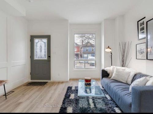 40 Fullerton Ave, Hamilton, ON - Indoor Photo Showing Living Room