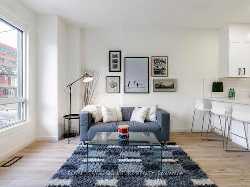 40 Fullerton Ave, Hamilton, ON - Indoor Photo Showing Living Room