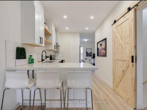 40 Fullerton Ave, Hamilton, ON - Indoor Photo Showing Kitchen With Upgraded Kitchen