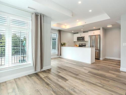 301-153 Wilson St W, Hamilton, ON - Indoor Photo Showing Kitchen