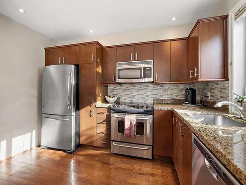 Kitchen - 370 Rue Marlatt, Montréal (Saint-Laurent), QC - Indoor Photo Showing Kitchen