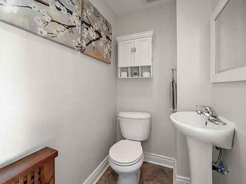 Powder room - 370 Rue Marlatt, Montréal (Saint-Laurent), QC - Indoor Photo Showing Bathroom