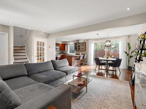 Salon - 370 Rue Marlatt, Montréal (Saint-Laurent), QC - Indoor Photo Showing Living Room