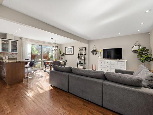 Salon - 370 Rue Marlatt, Montréal (Saint-Laurent), QC - Indoor Photo Showing Living Room