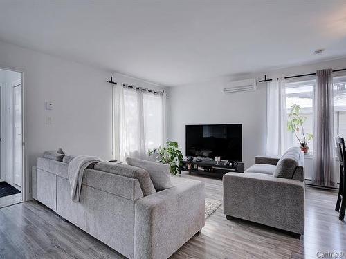 Salon - 197 Rue Frontenac, Longueuil (Le Vieux-Longueuil), QC - Indoor Photo Showing Living Room