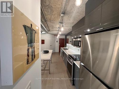 211 - 456 College Street, Toronto, ON - Indoor Photo Showing Kitchen