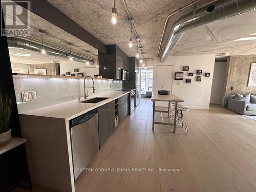 211 - 456 College Street, Toronto, ON - Indoor Photo Showing Kitchen