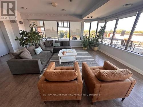 211 - 456 College Street, Toronto, ON - Indoor Photo Showing Living Room