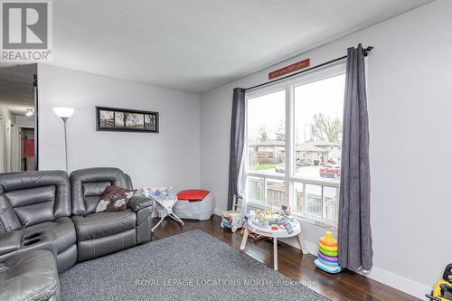 31 Courtice Crescent, Collingwood, ON - Indoor Photo Showing Living Room