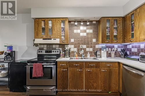 31 Courtice Crescent, Collingwood, ON - Indoor Photo Showing Kitchen With Double Sink