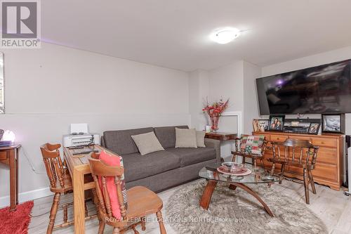 31 Courtice Crescent, Collingwood, ON - Indoor Photo Showing Living Room