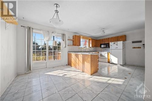 3062 Old Highway 17 Road, Clarence-Rockland, ON - Indoor Photo Showing Kitchen