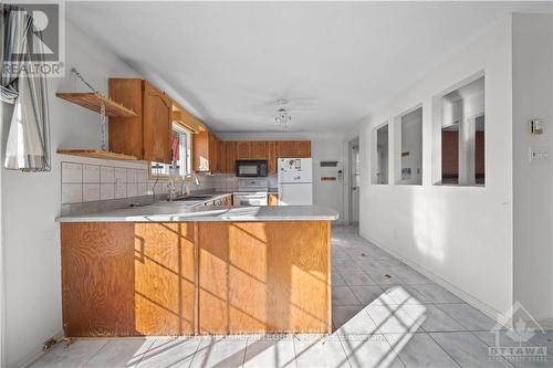 3062 Old Highway 17 Road, Clarence-Rockland, ON - Indoor Photo Showing Kitchen