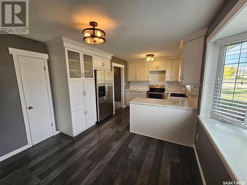 14 Macrae Bay, Carlyle, SK - Indoor Photo Showing Kitchen