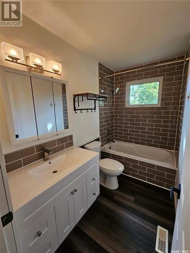 14 Macrae Bay, Carlyle, SK - Indoor Photo Showing Bathroom