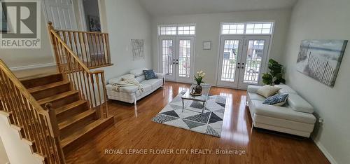 20 Arnold Marshall Boulevard, Haldimand, ON - Indoor Photo Showing Living Room