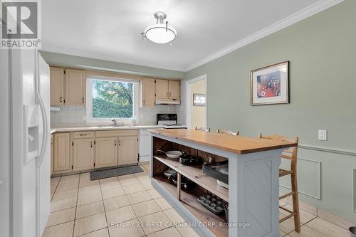 35 Cheviot Place, London, ON - Indoor Photo Showing Kitchen