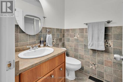 35 Cheviot Place, London, ON - Indoor Photo Showing Bathroom