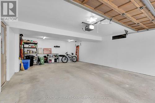 35 Cheviot Place, London, ON - Indoor Photo Showing Garage