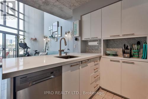 415 - 255 Richmond Street E, Toronto, ON - Indoor Photo Showing Kitchen