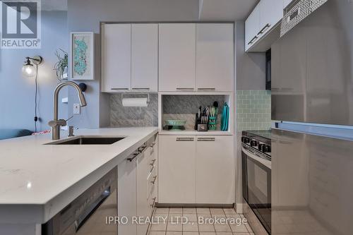 415 - 255 Richmond Street E, Toronto, ON - Indoor Photo Showing Kitchen With Upgraded Kitchen