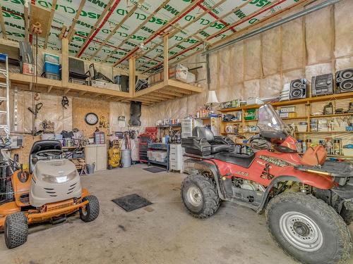 Garage - 32 Av. Des Merles, Château-Richer, QC - Indoor Photo Showing Garage