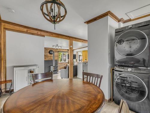 Dining room - 32 Av. Des Merles, Château-Richer, QC - Indoor Photo Showing Laundry Room