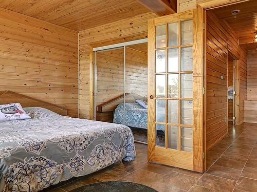 Master bedroom - 1826 Ch. Du Lac-Chaud, La Macaza, QC - Indoor Photo Showing Bedroom