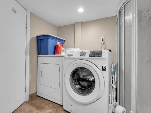 Bathroom - 1120 Rue St-Alexandre, Longueuil (Le Vieux-Longueuil), QC - Indoor Photo Showing Laundry Room