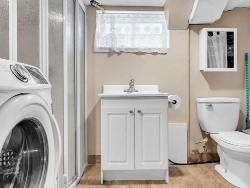 Bathroom - 1120 Rue St-Alexandre, Longueuil (Le Vieux-Longueuil), QC - Indoor Photo Showing Laundry Room