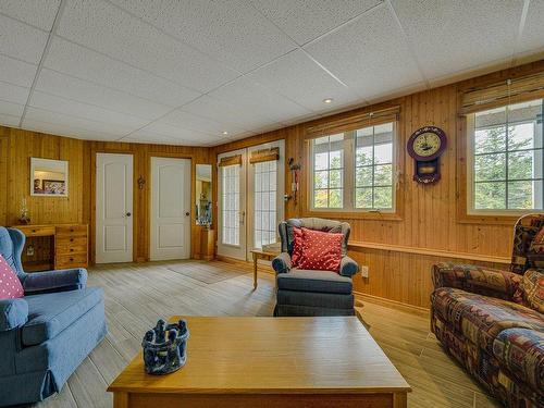 Family room - 132 Ch. Fournel, Sainte-Anne-Des-Lacs, QC - Indoor Photo Showing Living Room