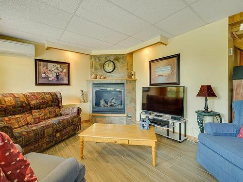 Family room - 132 Ch. Fournel, Sainte-Anne-Des-Lacs, QC - Indoor Photo Showing Living Room With Fireplace