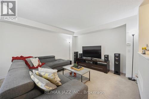 71 Far North Court, Oshawa (Windfields), ON - Indoor Photo Showing Living Room