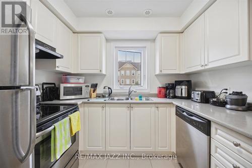 71 Far North Court, Oshawa (Windfields), ON - Indoor Photo Showing Kitchen With Double Sink