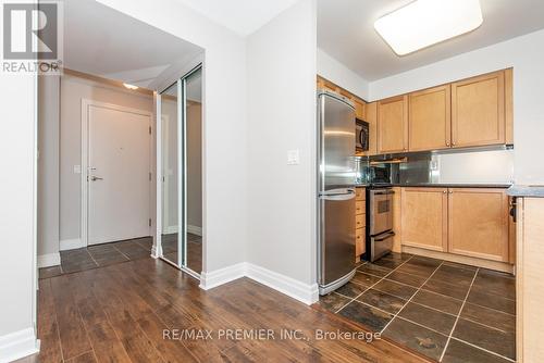 1001 - 2121 Lakeshore Boulevard, Toronto, ON - Indoor Photo Showing Kitchen