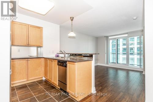 1001 - 2121 Lakeshore Boulevard, Toronto, ON - Indoor Photo Showing Kitchen